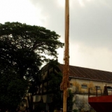 005   One mast is gently lowered
