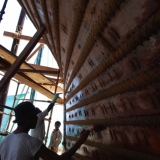 071   Applying shark-liver oil to outer lower planking