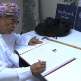048   HE Abd al-Aziz signs the visitors۪ book