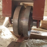 043   The back wheels are just touching the rail
