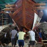 064   With help from the stern...
