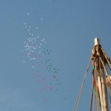 027   Balloons signal Jewel is about to leave