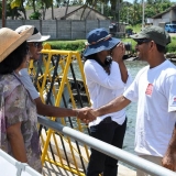 063   Captain Saleh greets some of the four thousand visitors to the Jewel in Galle