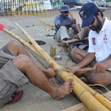 081   Sajid Valappil and Ayaz Al Zadjali bind bamboo poles to make a new lower yard