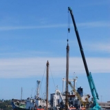 117   Removing the main mast