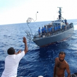 041   First Mate Khamis Al Hamdani expertly throws a line to the Sri Lankan sailors