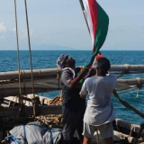 070   Ahmed al Balushi and Mohammed Ismail hoist the Omani flag.