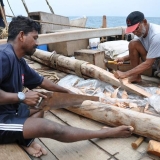 057   Pushpadas Elamassery and Tuanie Ismail repair the broken yardarm