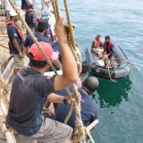 029   All hands help out during a man-overboard drill