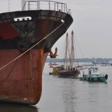 033   Jewel is towed into Klang