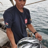 026   Sajid Valappil with fresh fish given to Jewel by the crew of PX-23