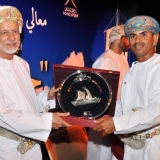 161   Saleh Al Jabri Captain of the Jewel receives a commemorative gift