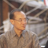 075   George Yeo, Singapore's Minister for Foreign Affairs listens to the speech