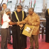 080   Jewel of Muscat is formally handed over as a gift to the people of Singapore from Oman