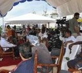 076   Press conference in progress