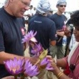 098   Mike Lithgow exchanging local flowers with Navy Commodore's wife, Chandrani