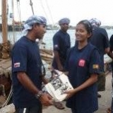 101   Capt Saleh exchanging gifts with Navy Commodore's daughter Kavindya